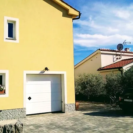 Comfortable Lavanda In Apartment Kornic