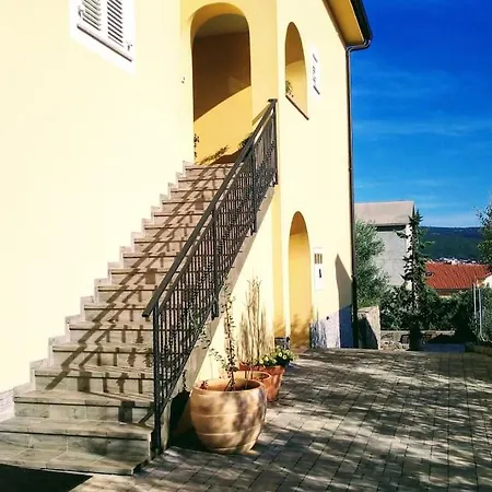 Comfortable Lavanda In Apartment Kornic